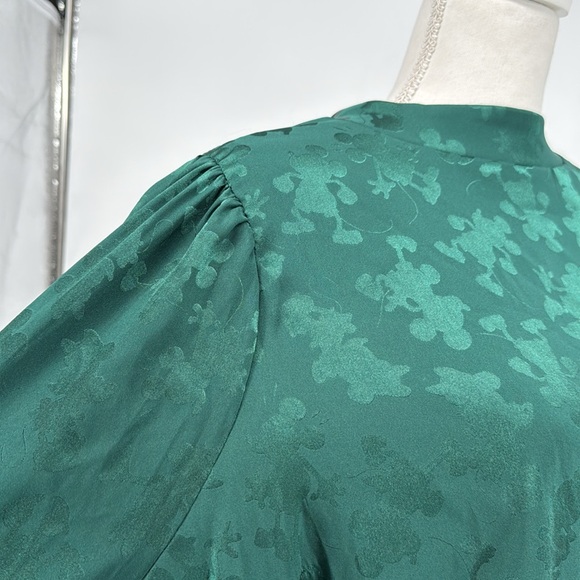 Torrid DISNEY MINNIE & MICKEY Emerald Green JACQUARD PUFF SLEEVE BLOUSE size 1x - Picture 8 of 9